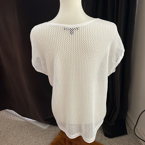 White sleeveless top - Picture 3 of 5